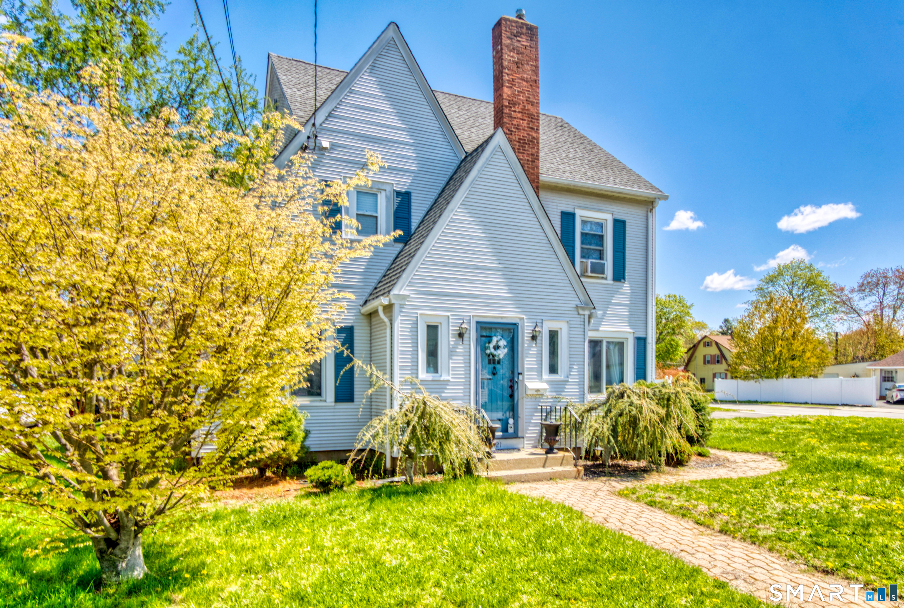 21 Lancaster Road Manchester, CT 06040 - Photo 2 of 39