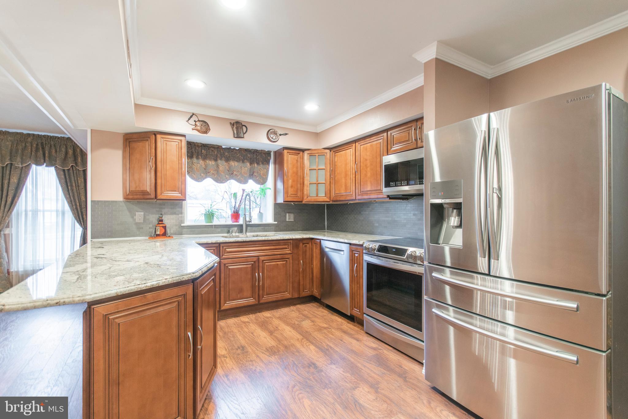 1106 Selmer Road Philadelphia, PA 19116 - Photo 2 of 25 Gallery Image 2