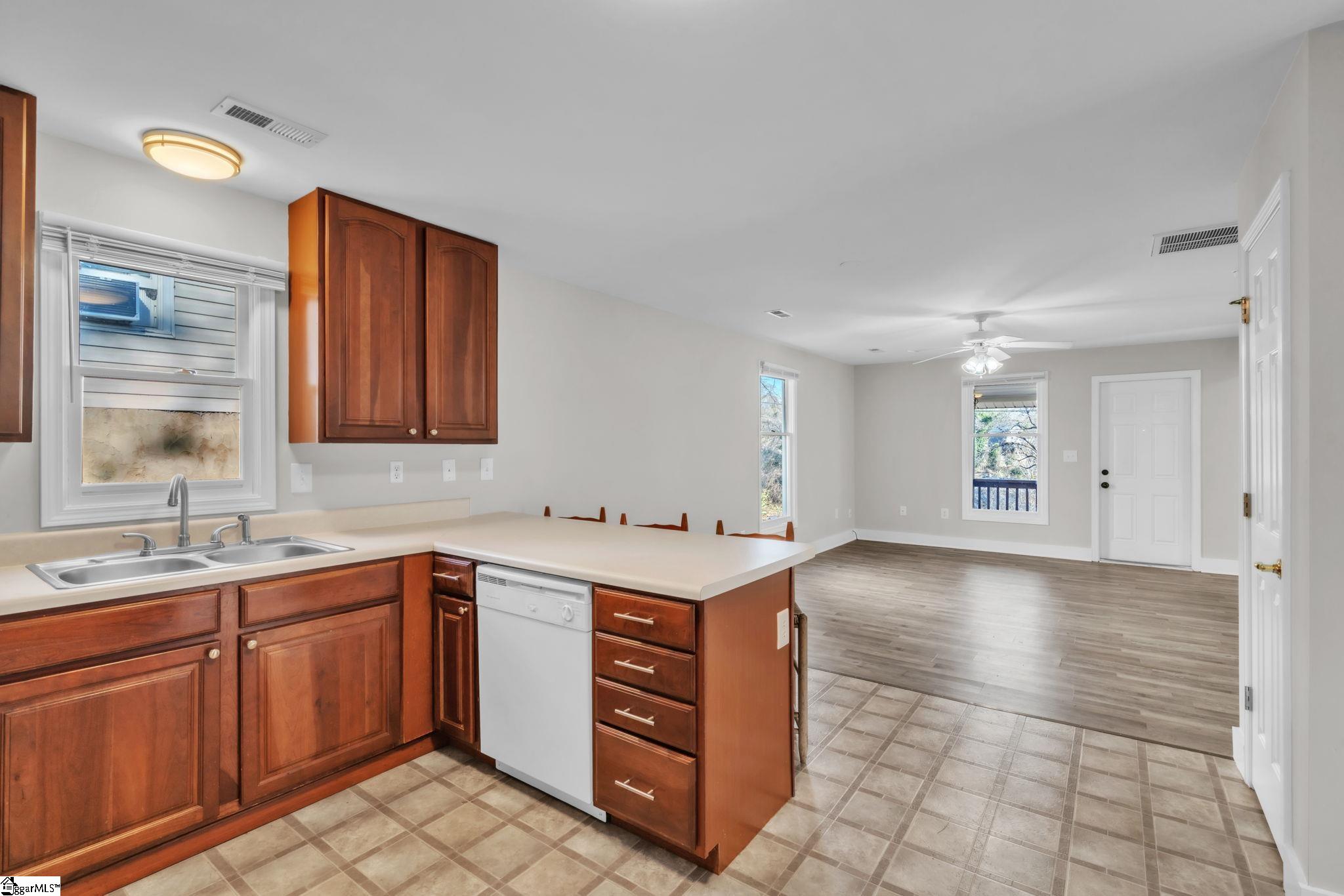 22 Cotton Street Greenville, SC 29609 - Photo 9 of 33