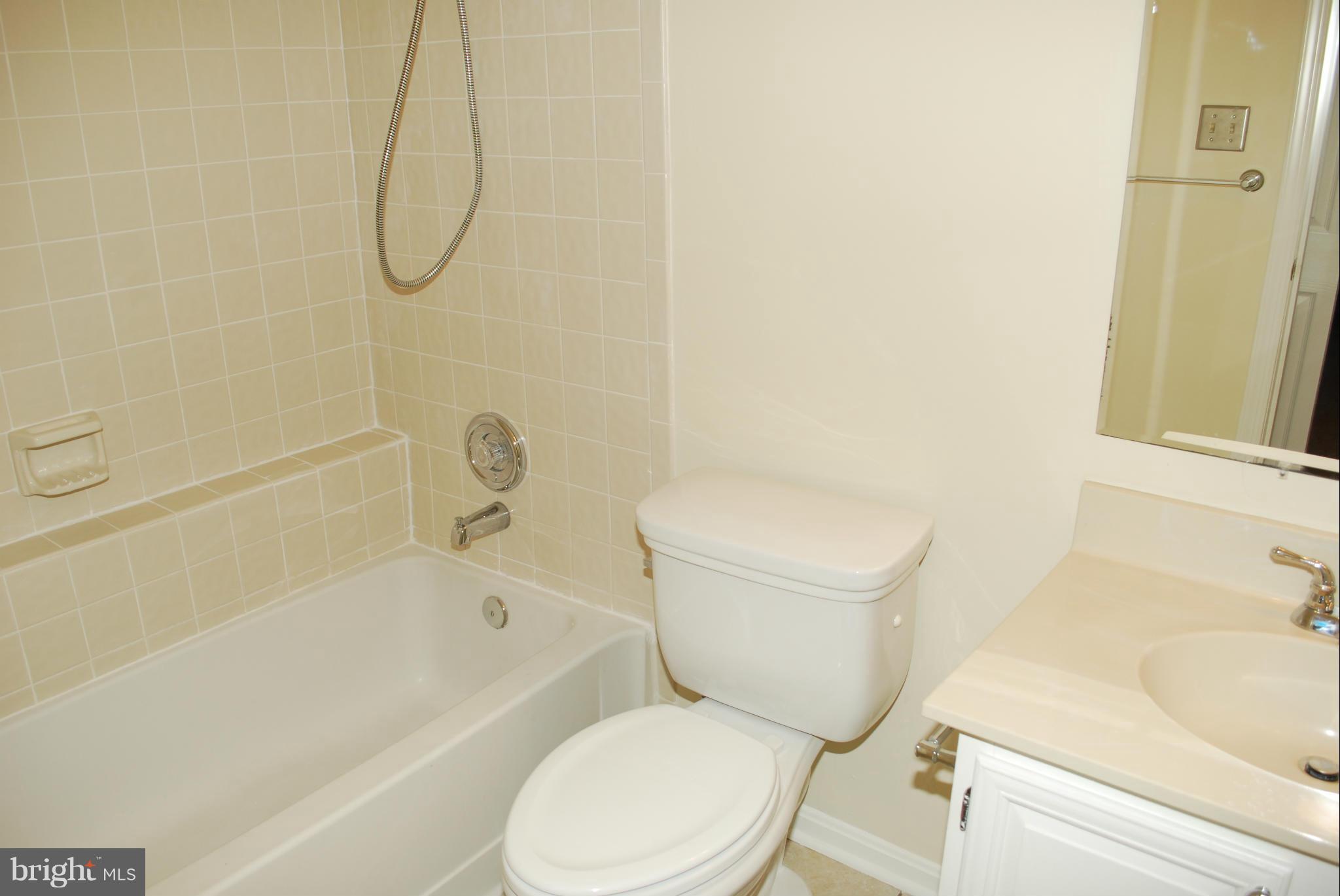 2220 Springwood Drive, Unit 103E Reston, VA 20191 - Photo 21 of 30 Bath