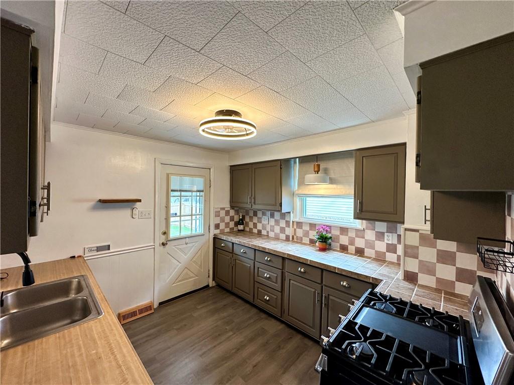 1028 Dewey Avenue New Castle, PA 16101 - Photo 17 of 38 Gallery Image 17