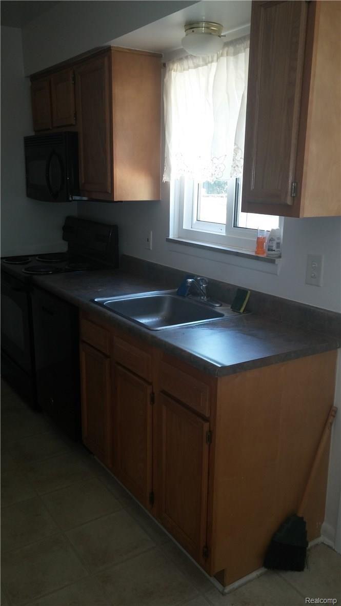 1123 Tienken Court, Unit 11 Rochester, MI 48306 - Photo 15 of 19 0625161549.jpg