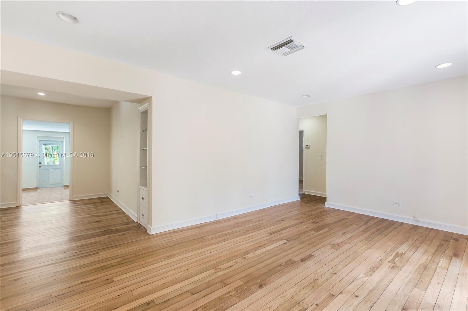 4131 Barbarossa Avenue Miami, FL 33133 - Photo 4 of 19