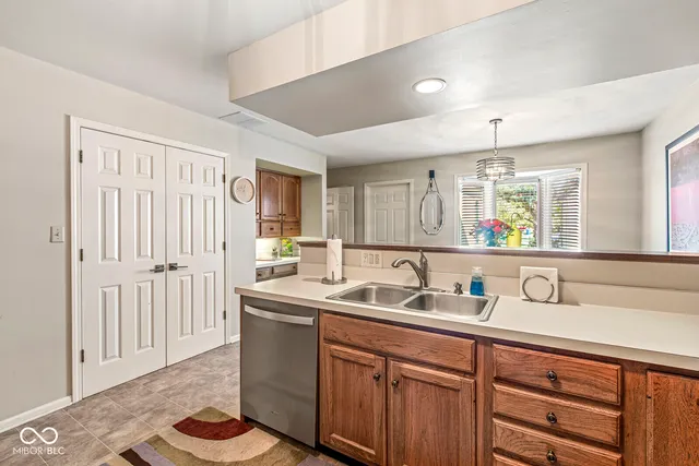 $324,000 | 4422 Edinburgh Point, Indianapolis, IN 46228