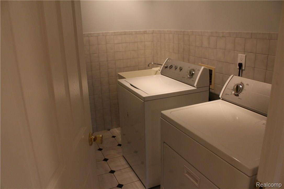 2724 Hickory Lawn Road Rochester, MI 48307 - Photo 15 of 30 15.JPG