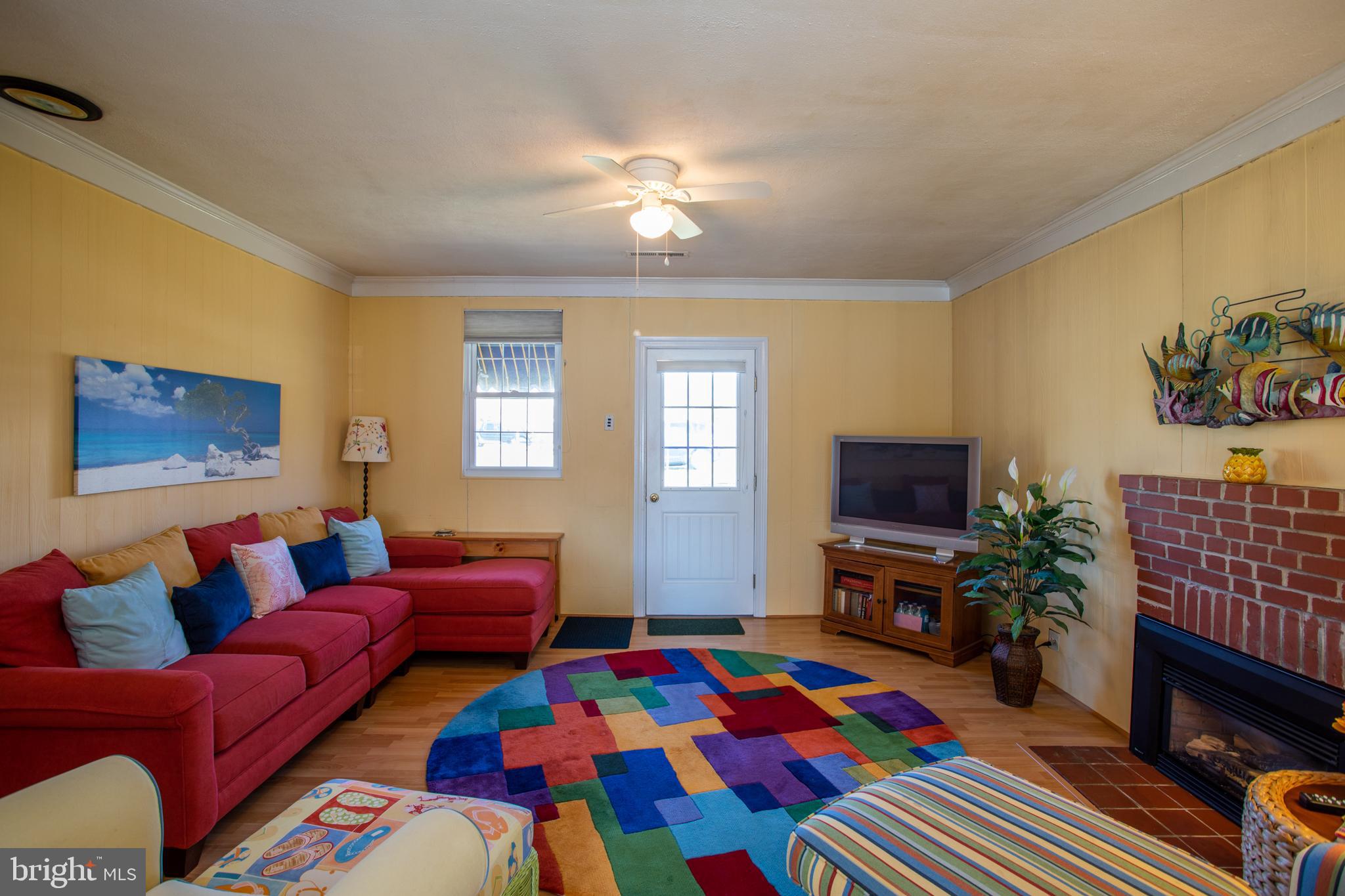 706 Travelers Rest Road Hague, VA 22469 - Photo 6 of 40 Welcoming Family Room -beautifully furnished