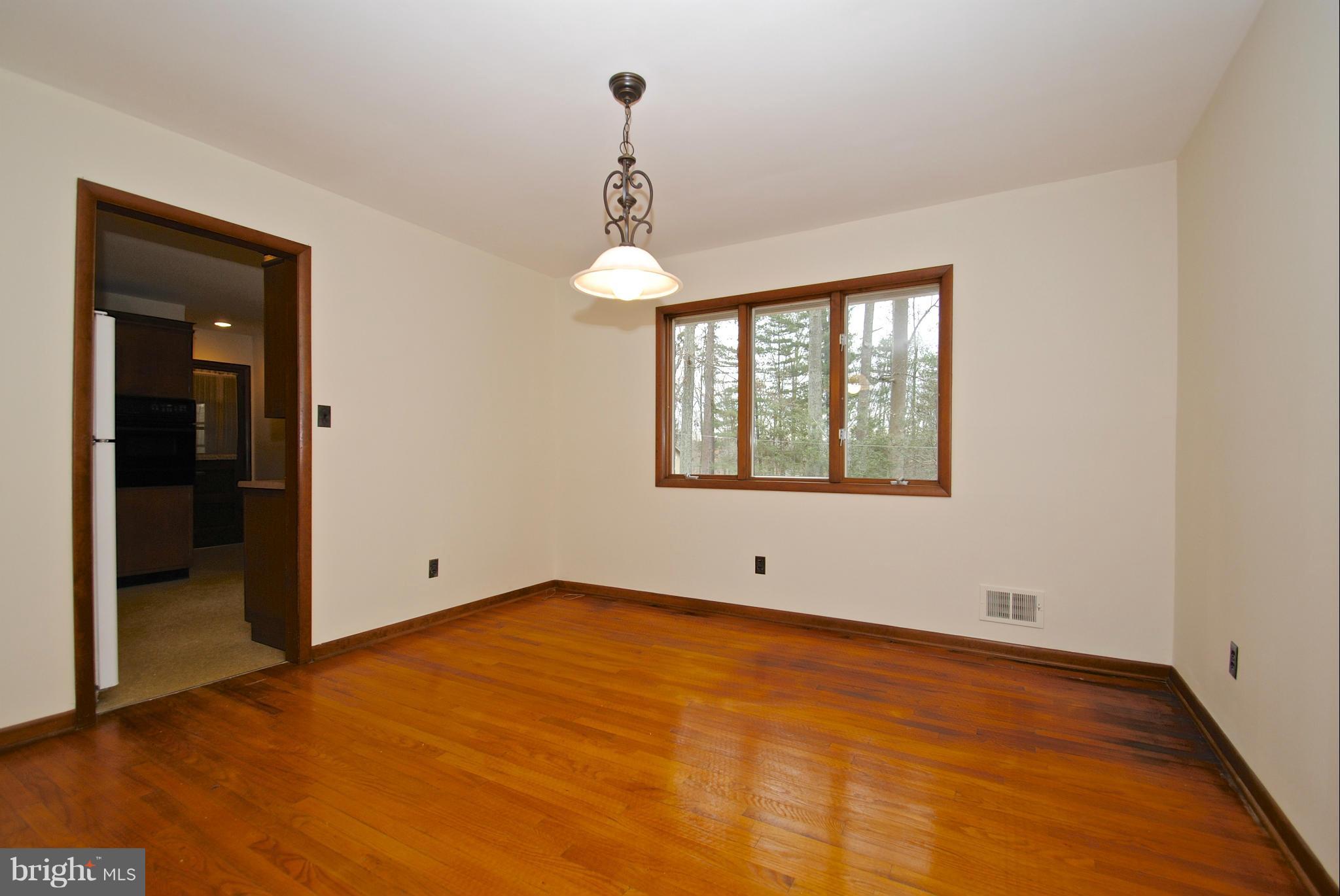 1289 Rossback Road Davidsonville, MD 21035 - Photo 10 of 19 Dining Room