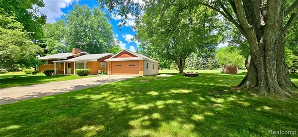 $329,900 | 11141 Spencer Road, Brighton, MI 48114