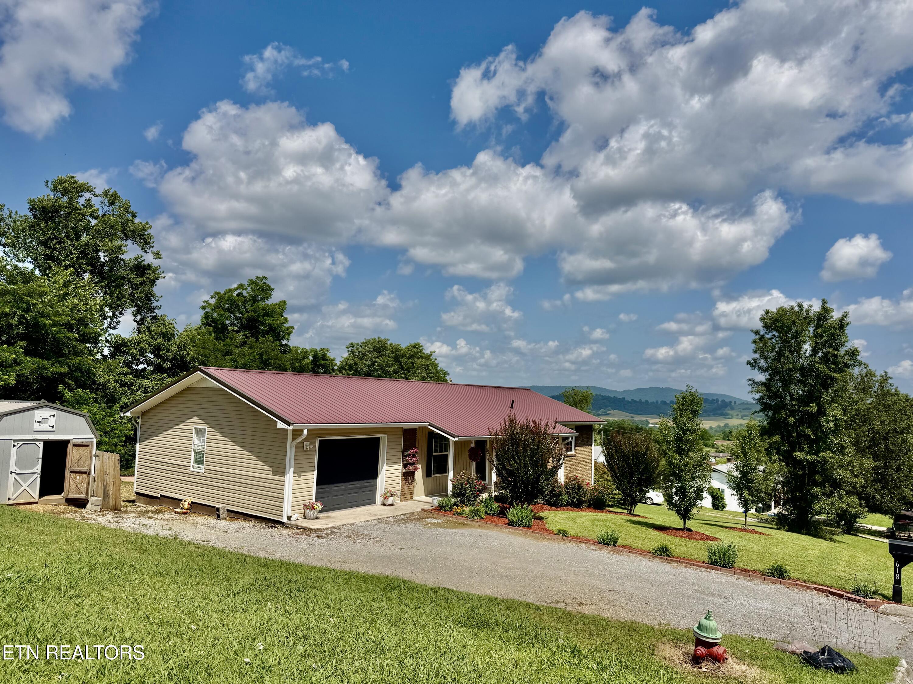618 Essary Road Tazewell, TN 37879 - Photo 4 of 46 IMG_4785