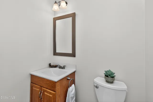 $489,900 | 3011 Williamsburg Drive, Guilderland, NY 12303