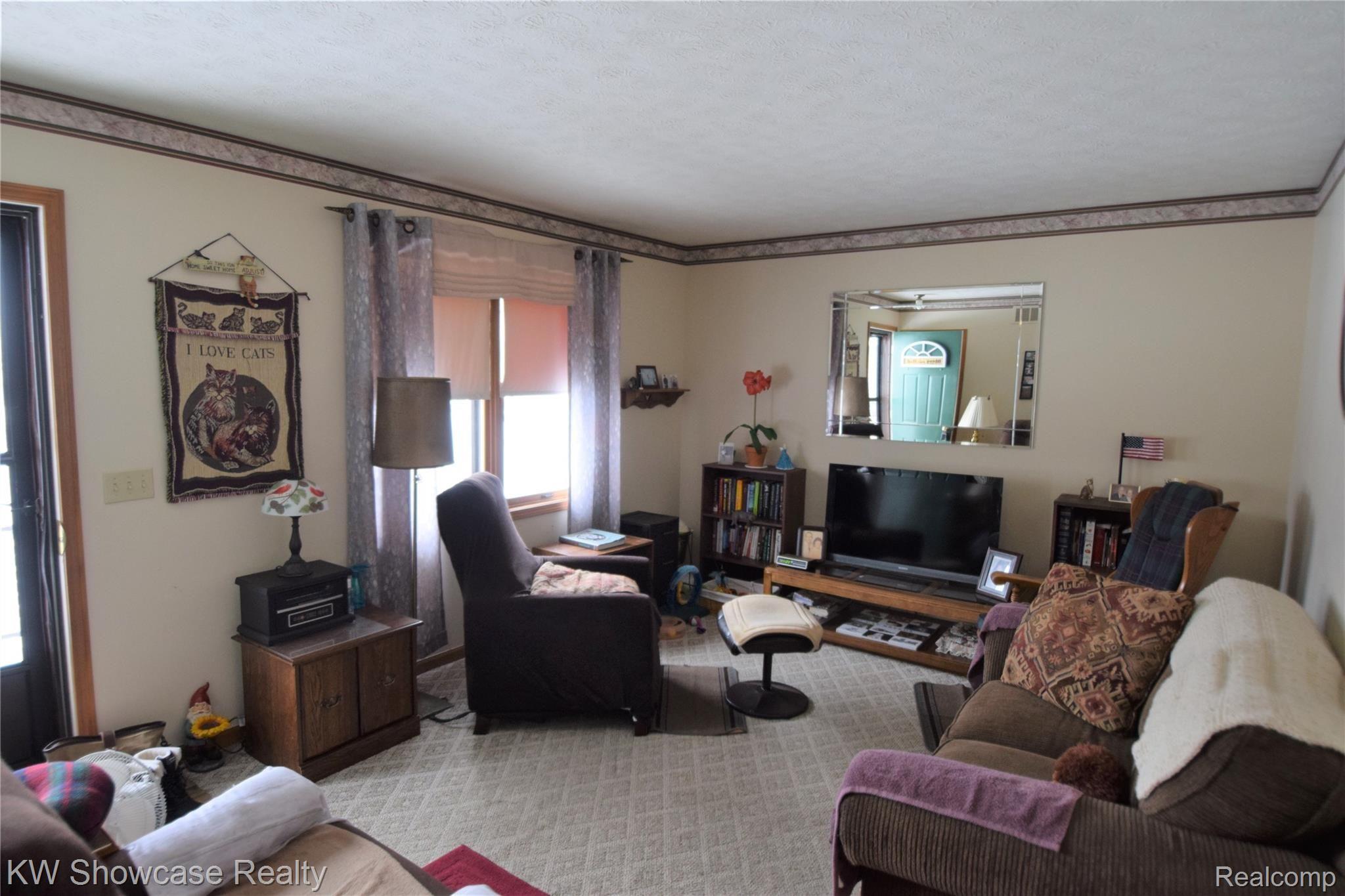 10320 Judd Road Fowlerville, MI 48836 - Photo 6 of 30 Living Room