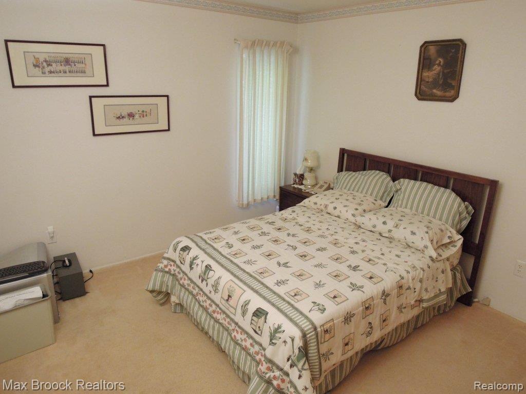 2593 Pine Ridge Road West Bloomfield, MI 48324 - Photo 14 of 21 Spacious Guest Rooms