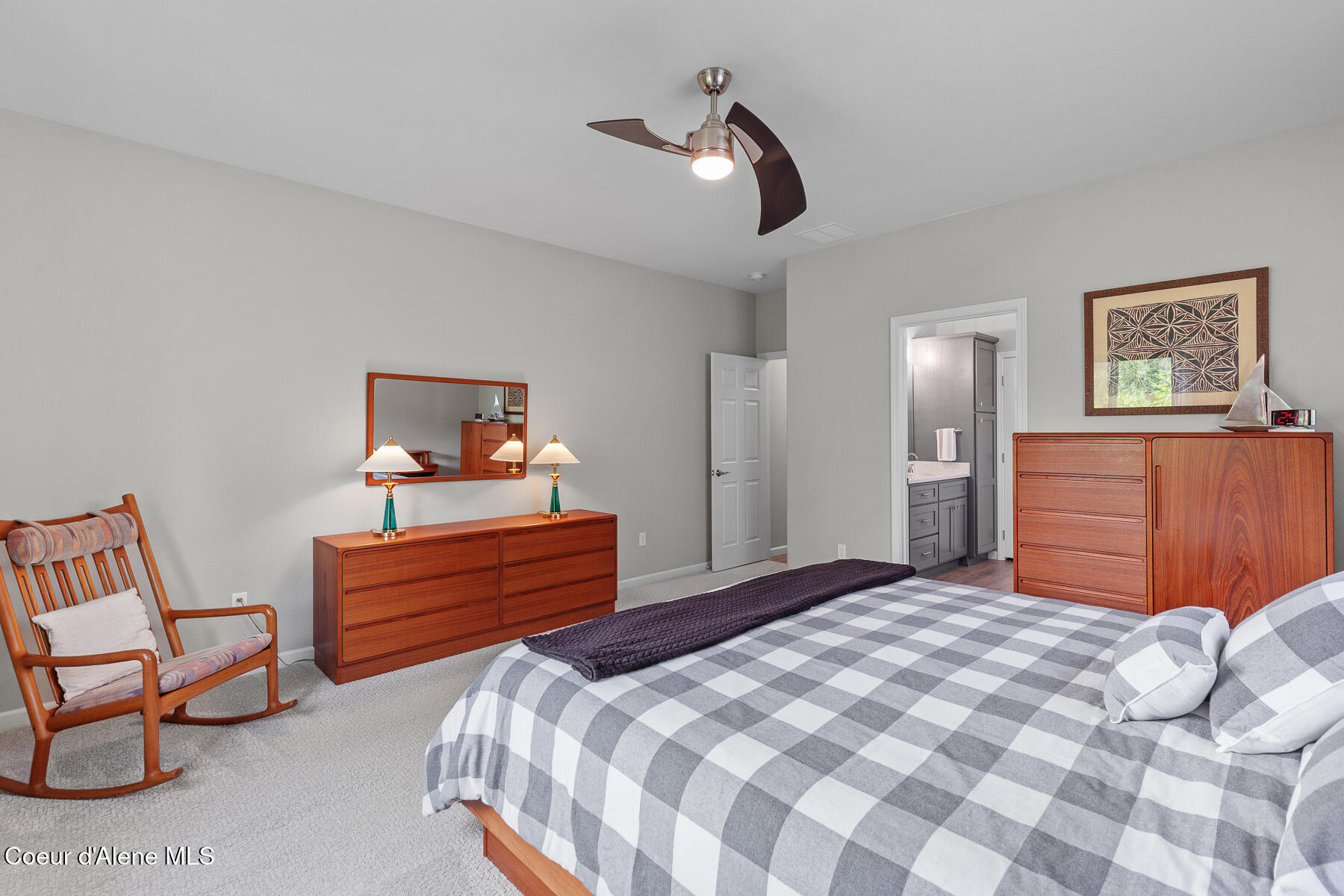 125 Golfview Lane Sandpoint, ID 83864 - Photo 17 of 49 Spacious master suite