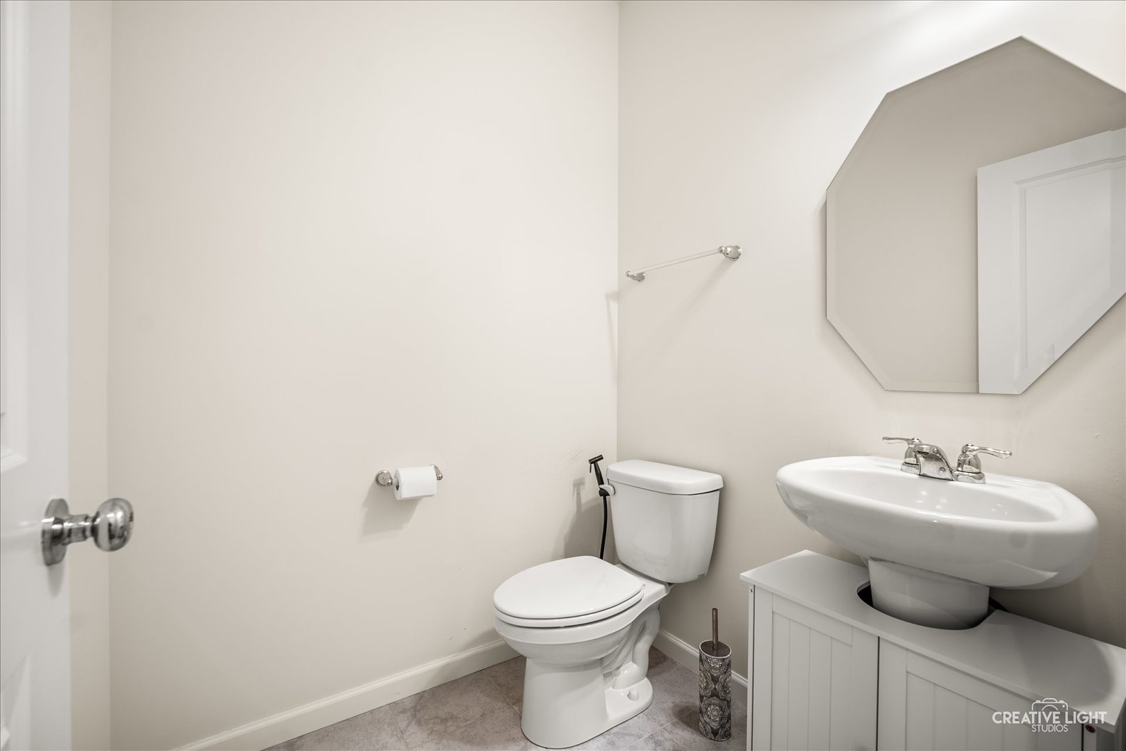 3667 Peregrine Way Elgin, IL 60124 - Photo 6 of 35 a bathroom with a toilet sink and mirror