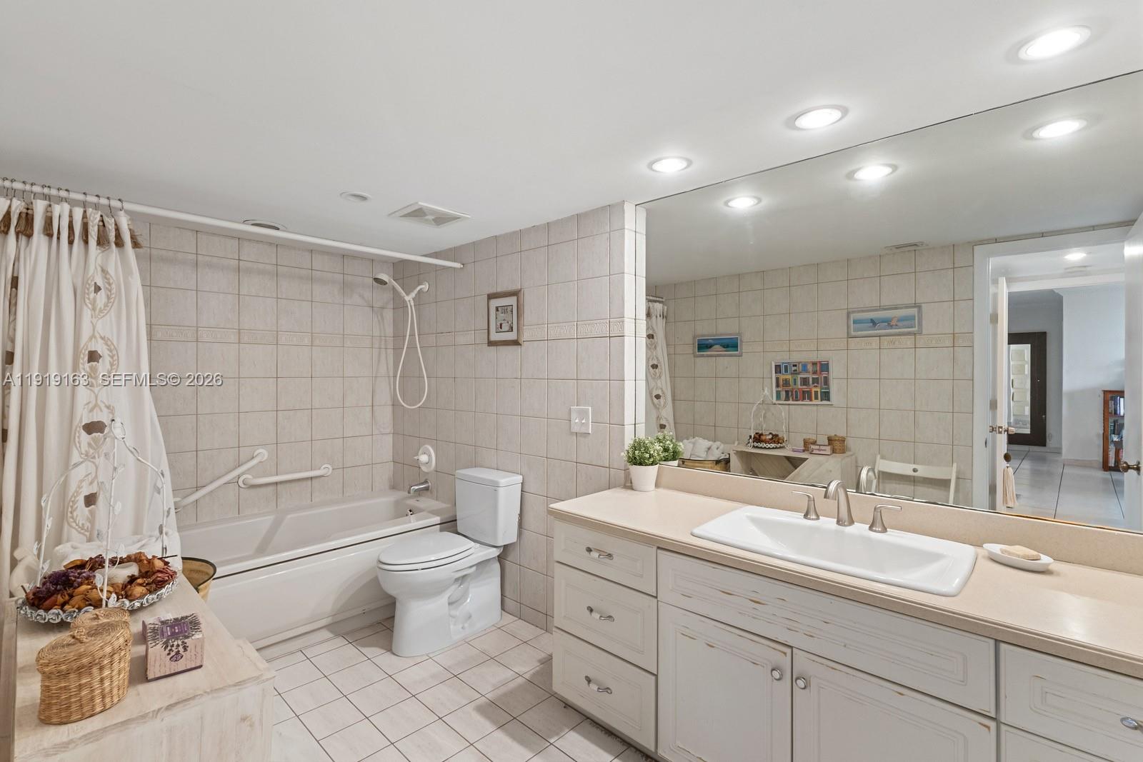 1121 Crandon Boulevard, Unit D404 Key Biscayne, FL 33149 - Photo 11 of 40