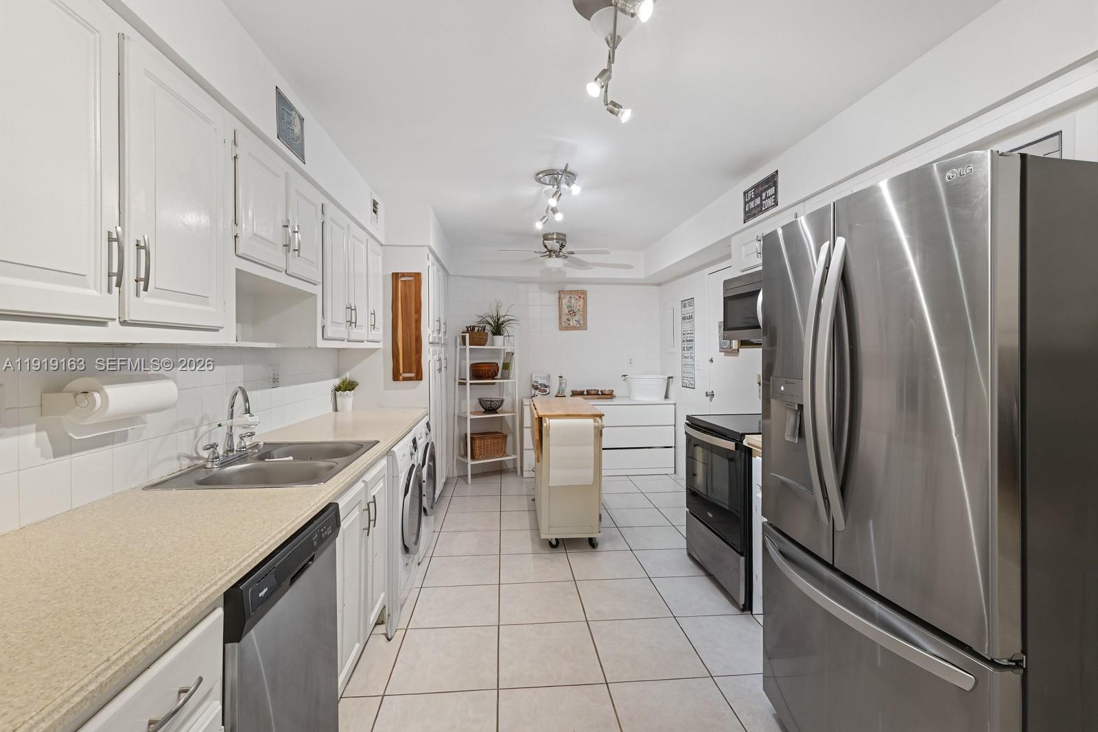 1121 Crandon Boulevard, Unit D404 Key Biscayne, FL 33149 - Photo 16 of 40