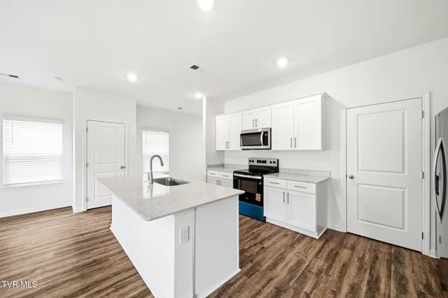 $348,100 | 1905 Fox Meadows Circle, Bluff City, TN 37618