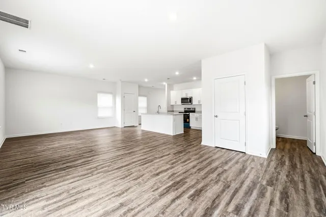 $348,100 | 1905 Fox Meadows Circle, Bluff City, TN 37618