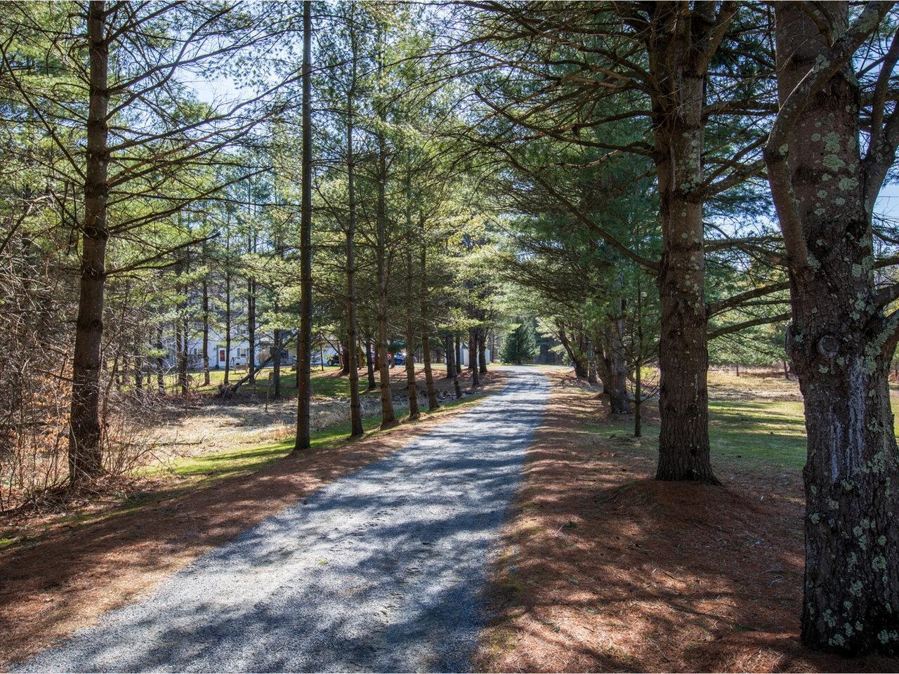 496 Braeloch Road Colchester, VT 05446 - Photo 3 of 40