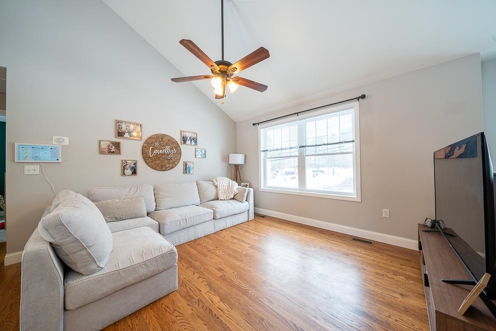 585 Bodwell Road Manchester, NH 03109 - Photo 8 of 30