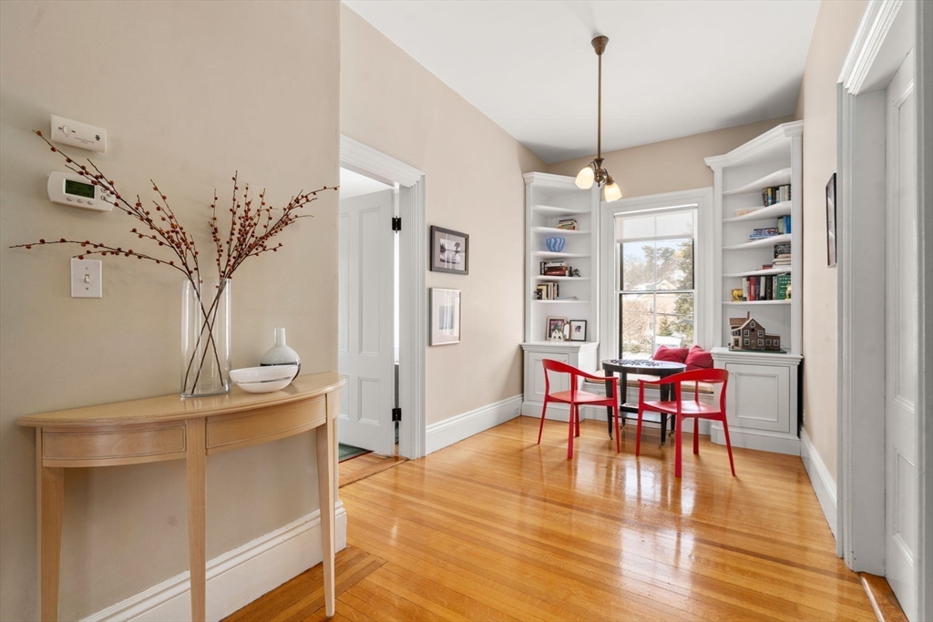 327 Franklin Street Newton, MA 02458 - Photo 13 of 37