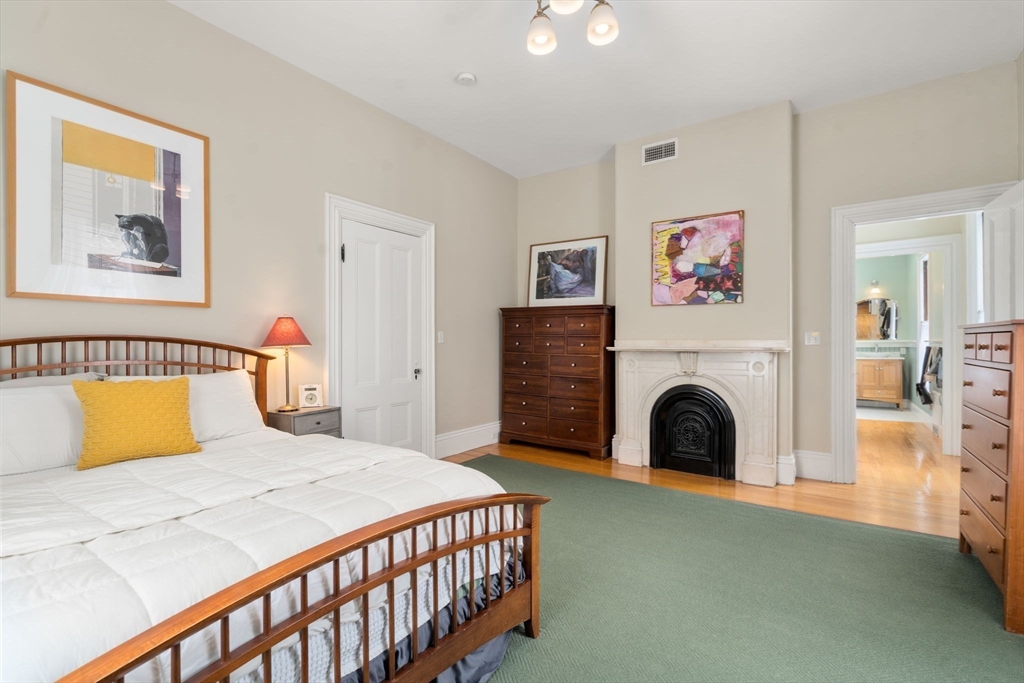 327 Franklin Street Newton, MA 02458 - Photo 14 of 37