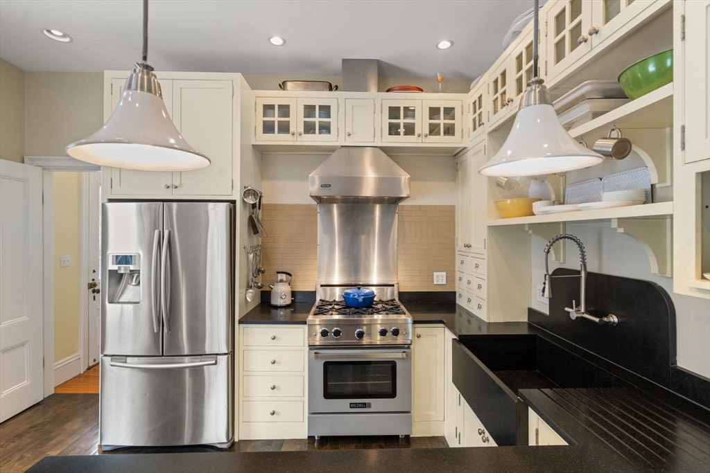 327 Franklin Street Newton, MA 02458 - Photo 2 of 37