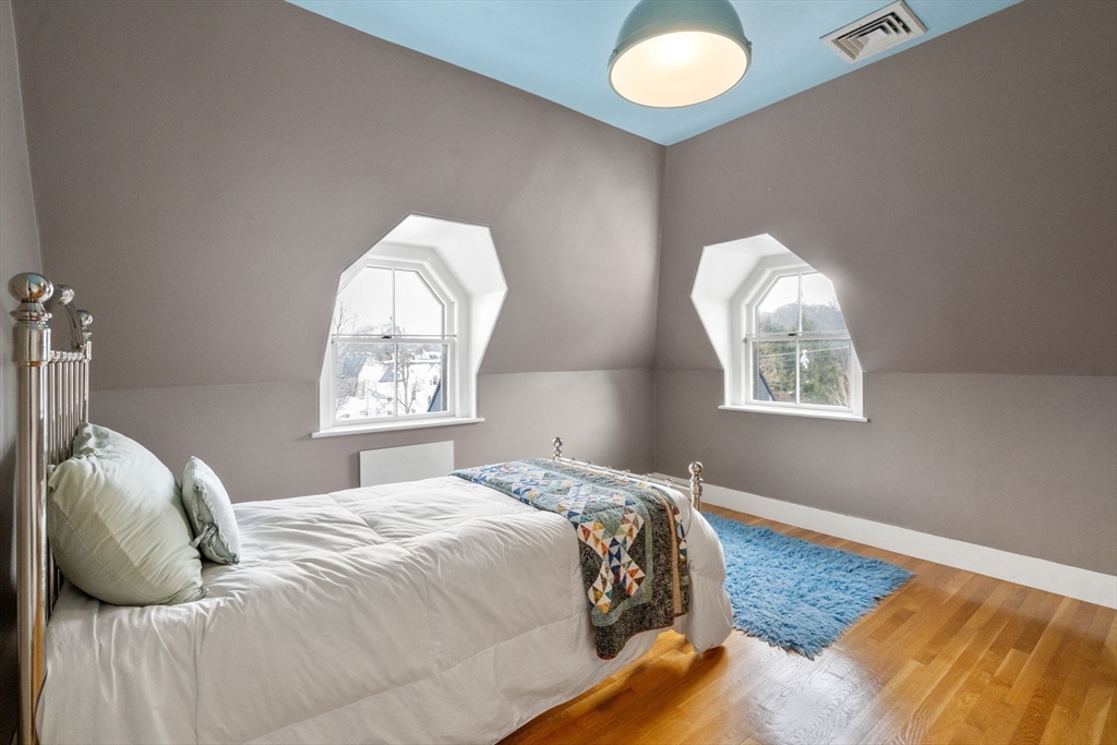 327 Franklin Street Newton, MA 02458 - Photo 23 of 37