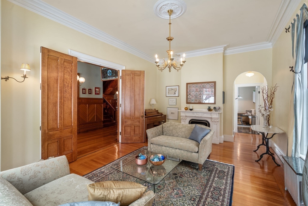 327 Franklin Street Newton, MA 02458 - Photo 6 of 38