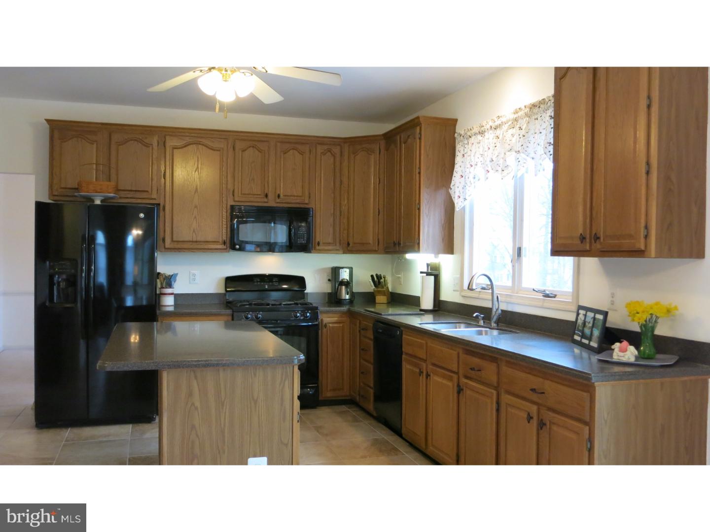 2491 West Rockspray Road Jamison, PA 18929 - Photo 5 of 25 Kitchen