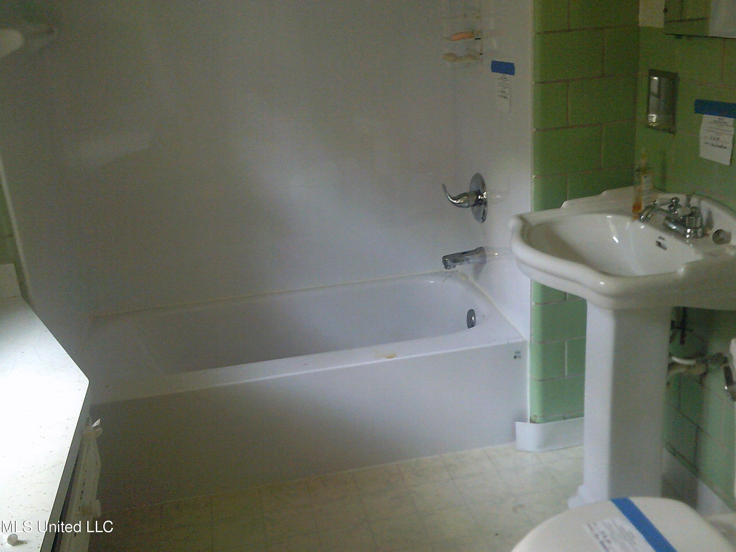 1503 North Madison Street Corinth, MS 38834 - Photo 11 of 17 bath