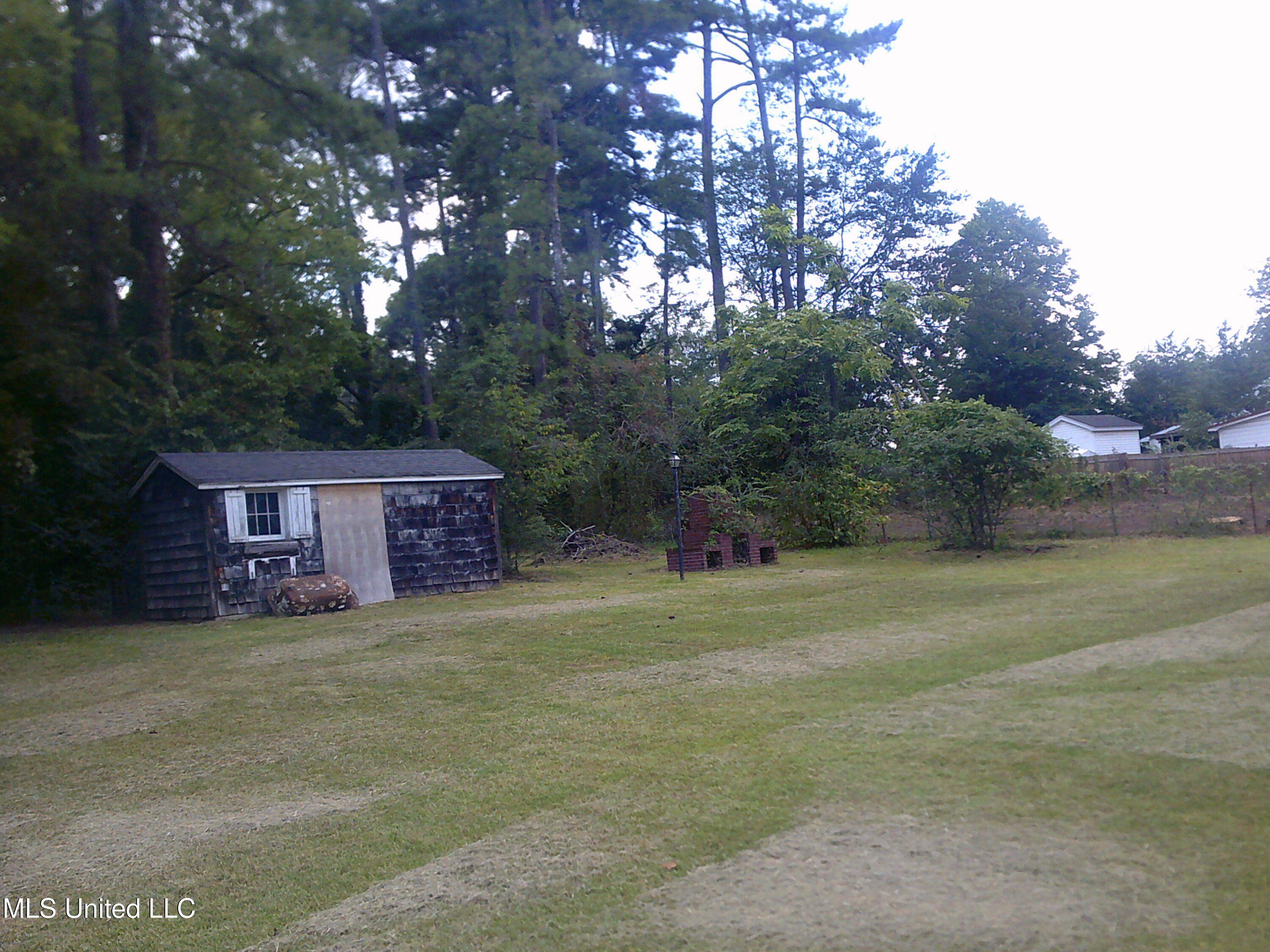 1503 North Madison Street Corinth, MS 38834 - Photo 15 of 17 backyard