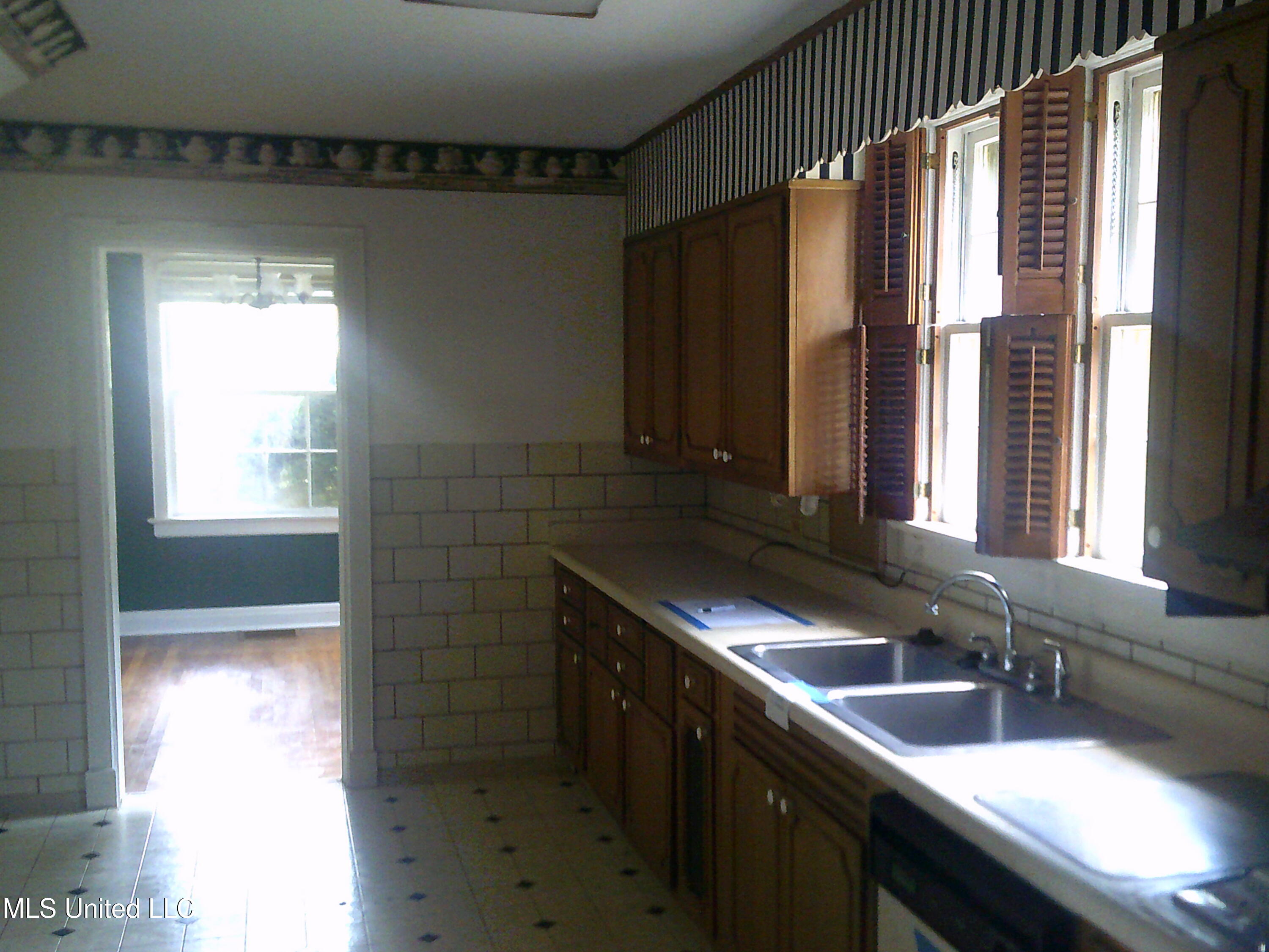 1503 North Madison Street Corinth, MS 38834 - Photo 6 of 17 kitchen