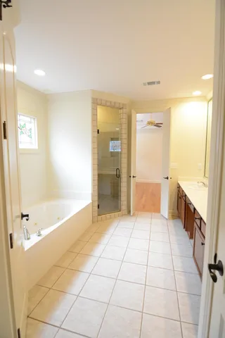 $570,000 | 2006 West Arden Oaks Drive, Memphis, TN 38139