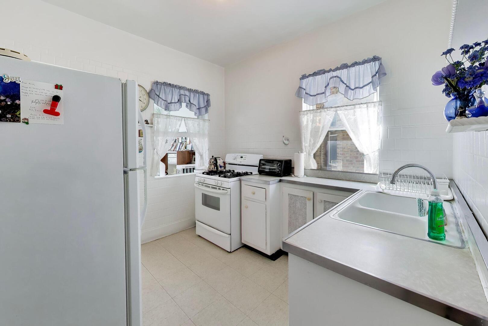 4925 North Troy Street Chicago, IL 60625 - Photo 13 of 47