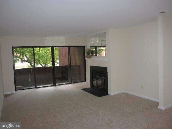 5590 Vantage Point Road, Unit 7 Columbia, MD 21044 - Photo 3 of 11 Living Room