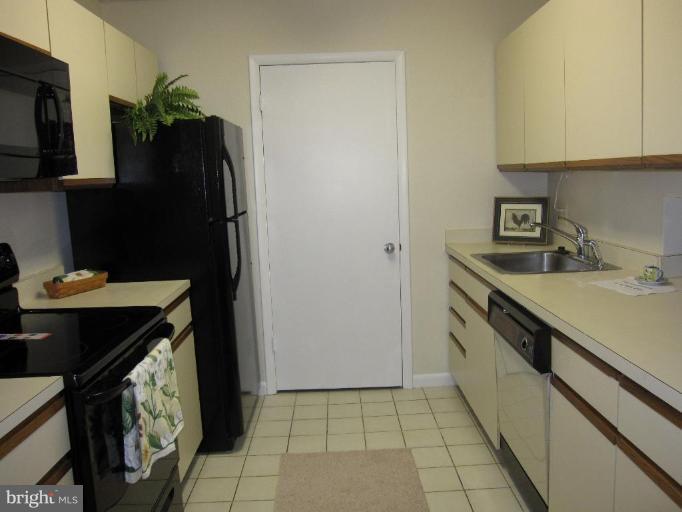 5590 Vantage Point Road, Unit 7 Columbia, MD 21044 - Photo 8 of 11 Kitchen