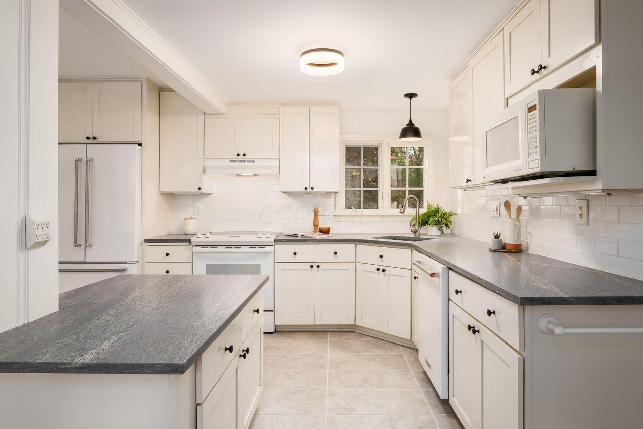 4520 Zeller Road Columbus, OH 43214 - Photo 13 of 31 Kitchen