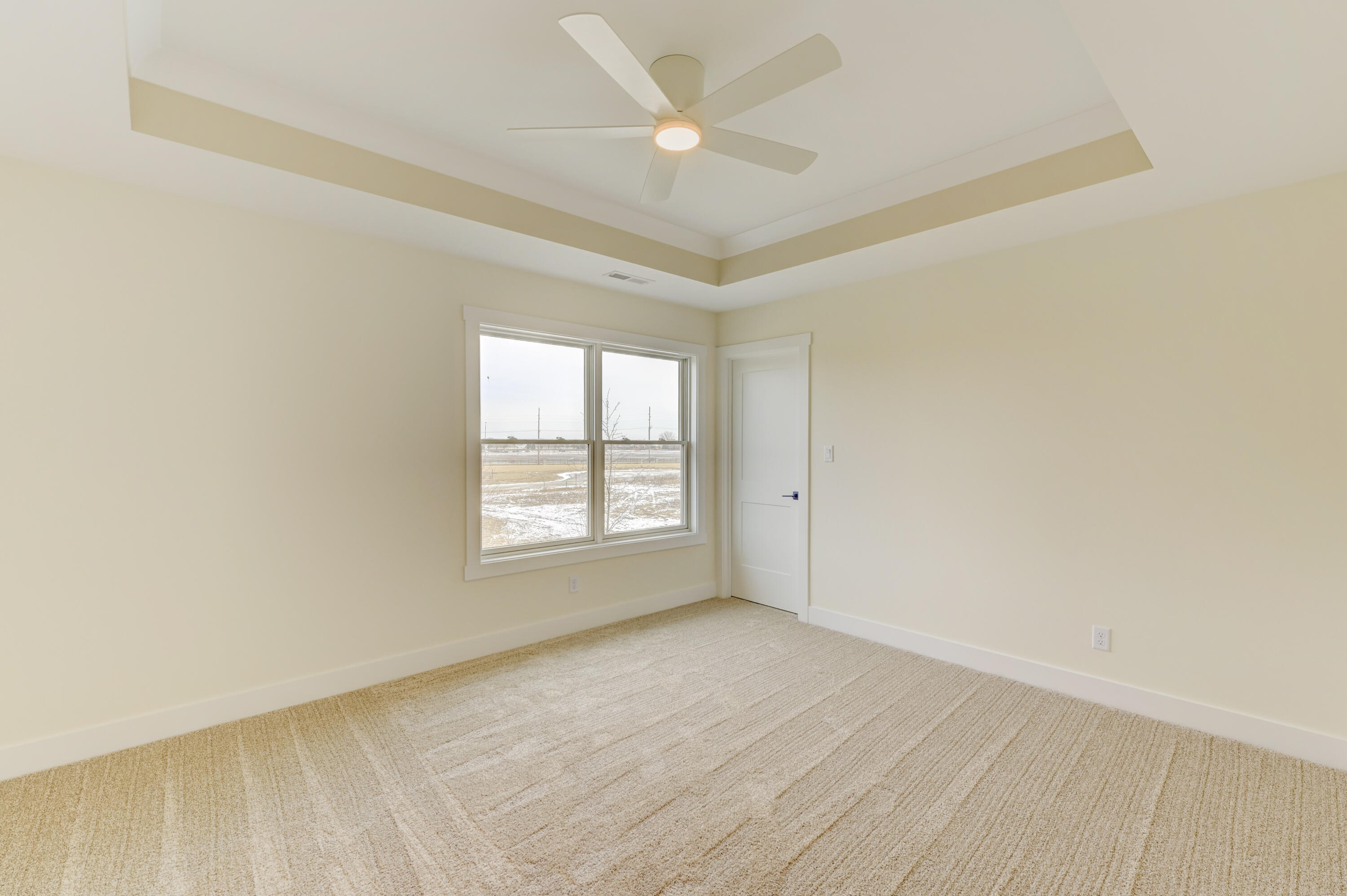 10155 Barbara Lane Munster, IN 46321 - Photo 22 of 36 an empty room with windows and ceiling fan
