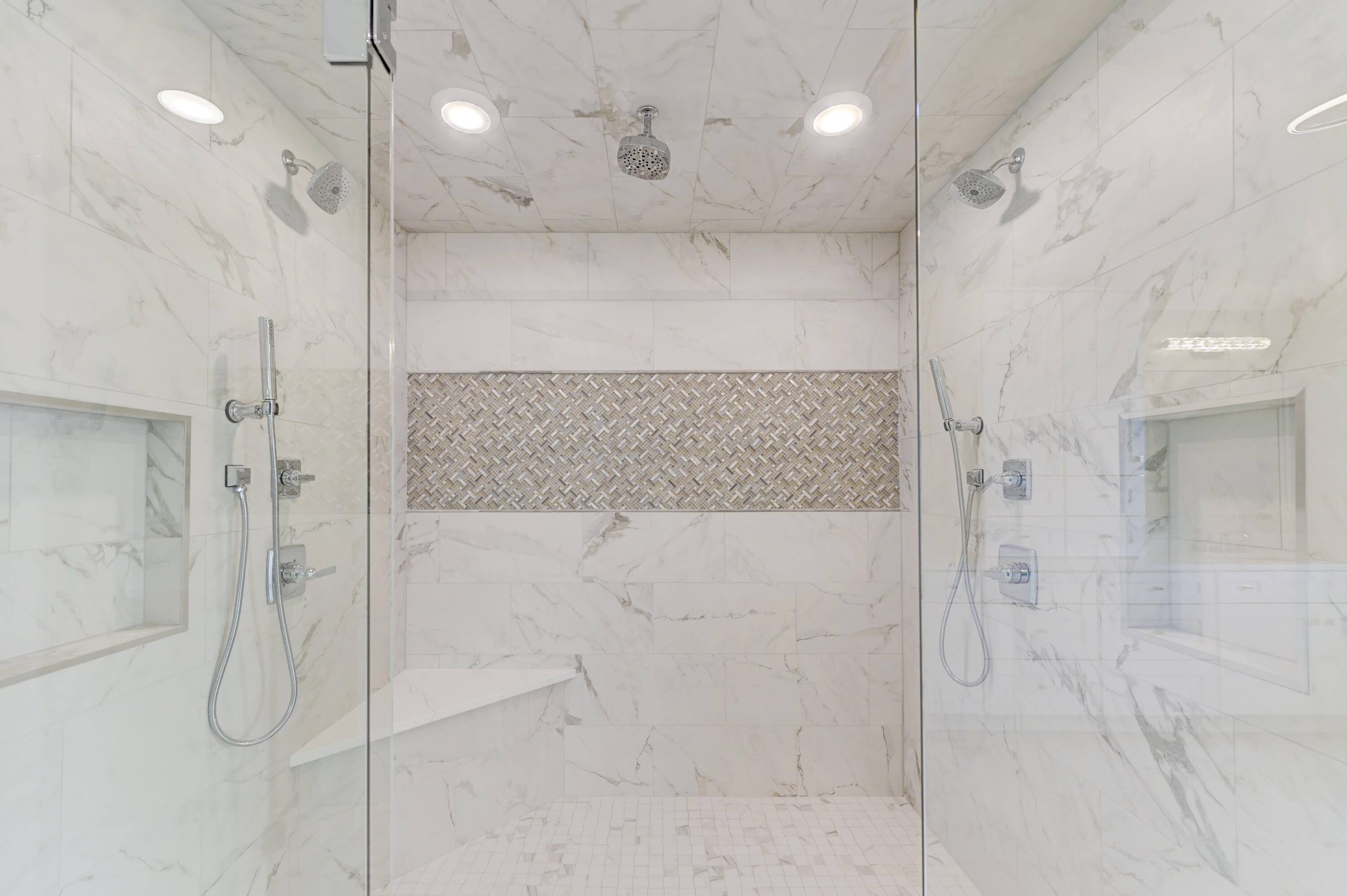 10155 Barbara Lane Munster, IN 46321 - Photo 31 of 36 a bathroom with a shower