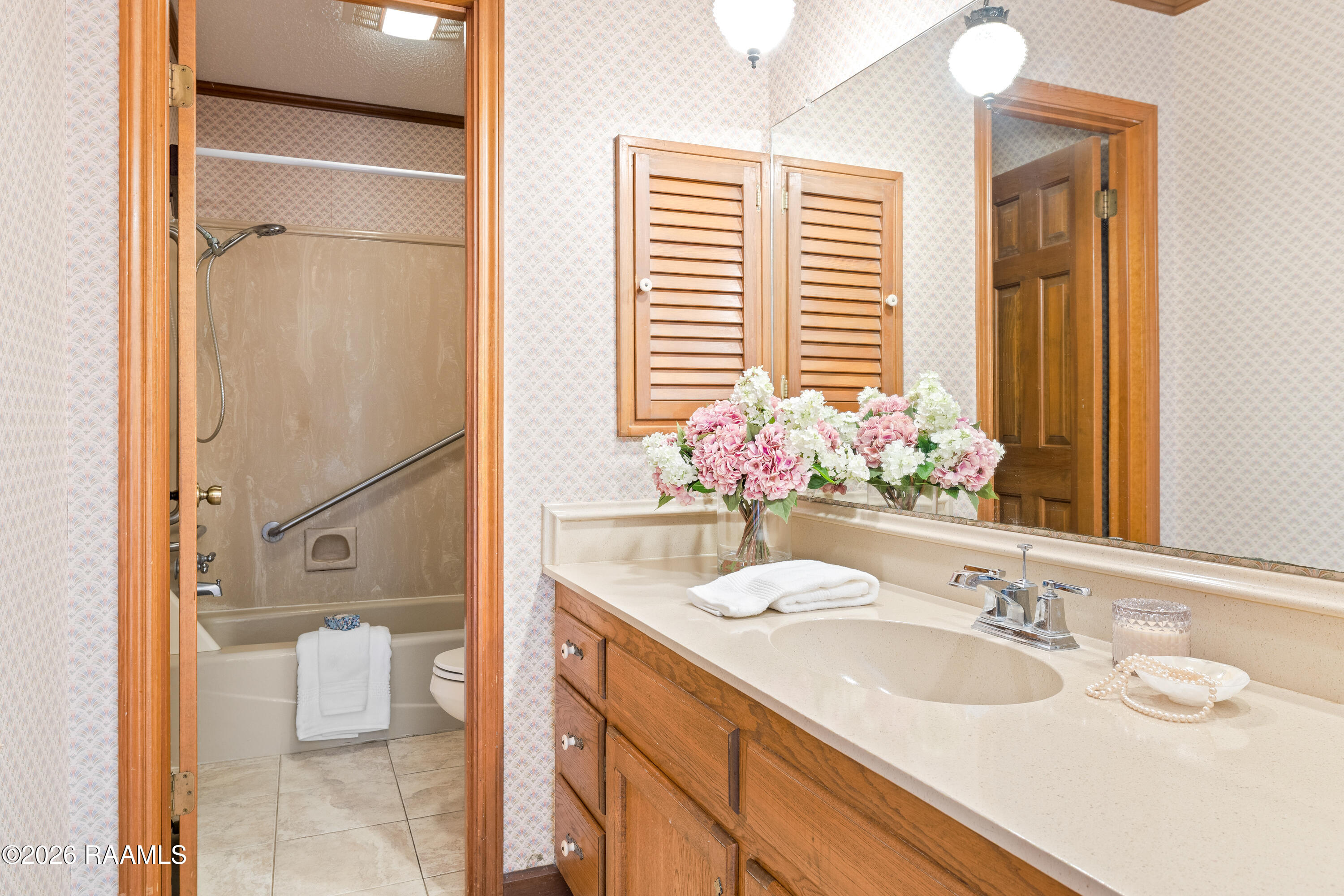 803 West Gloria Switch Road Lafayette, LA 70507 - Photo 19 of 38 Primary bathroom