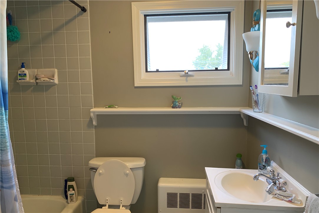 44 Mason Street Warren, RI 02885 - Photo 23 of 33 2nd floor recently painted full bath.