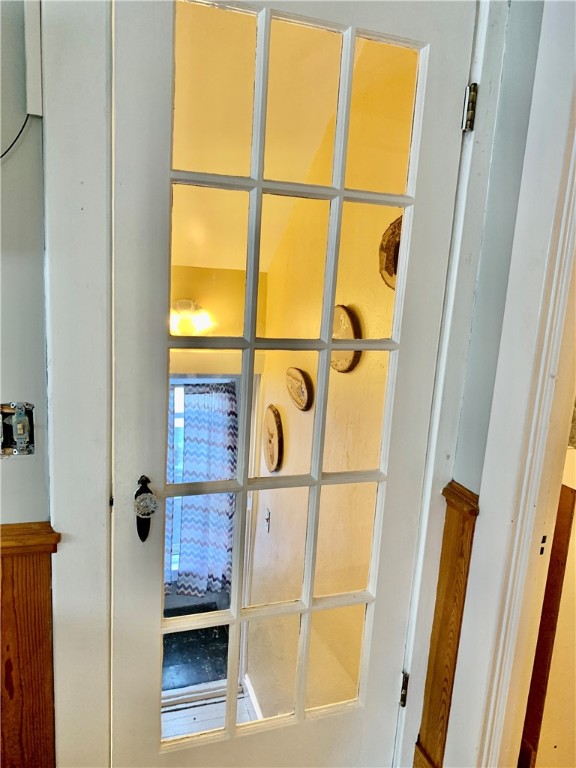 44 Mason Street Warren, RI 02885 - Photo 24 of 33 2nd floor entrance