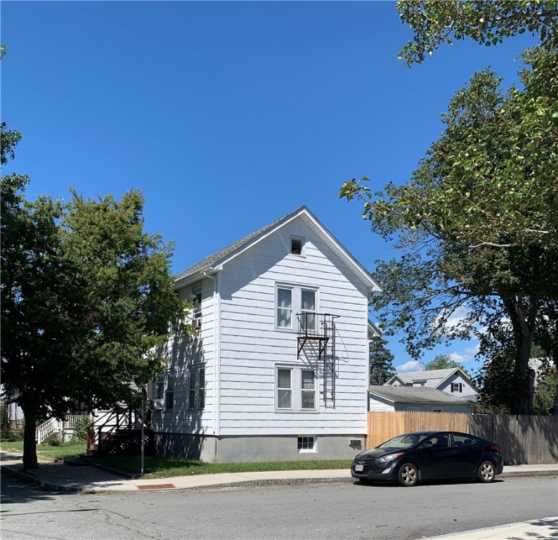 44 Mason Street Warren, RI 02885 - Photo 27 of 33 Corner side view of fenced yard.