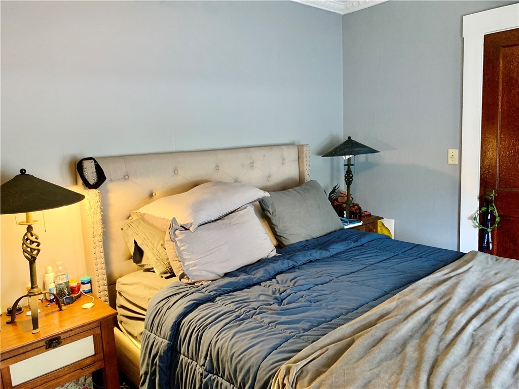 44 Mason Street Warren, RI 02885 - Photo 5 of 33 First floor generous sized master bedroom with hardwood flooring.