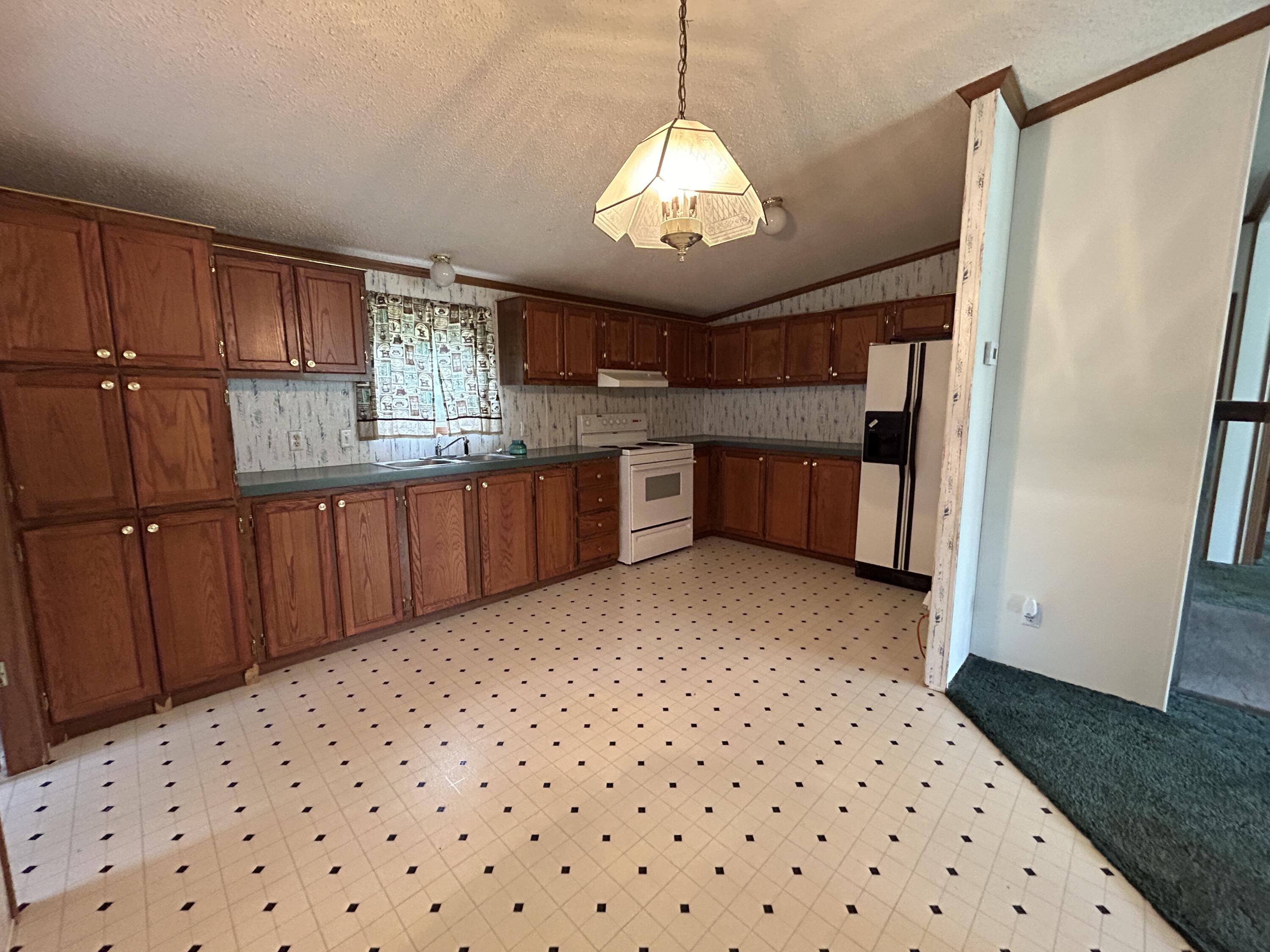 1090 Winchester Road Irvine, KY 40336 - Photo 9 of 29 Kitchen
