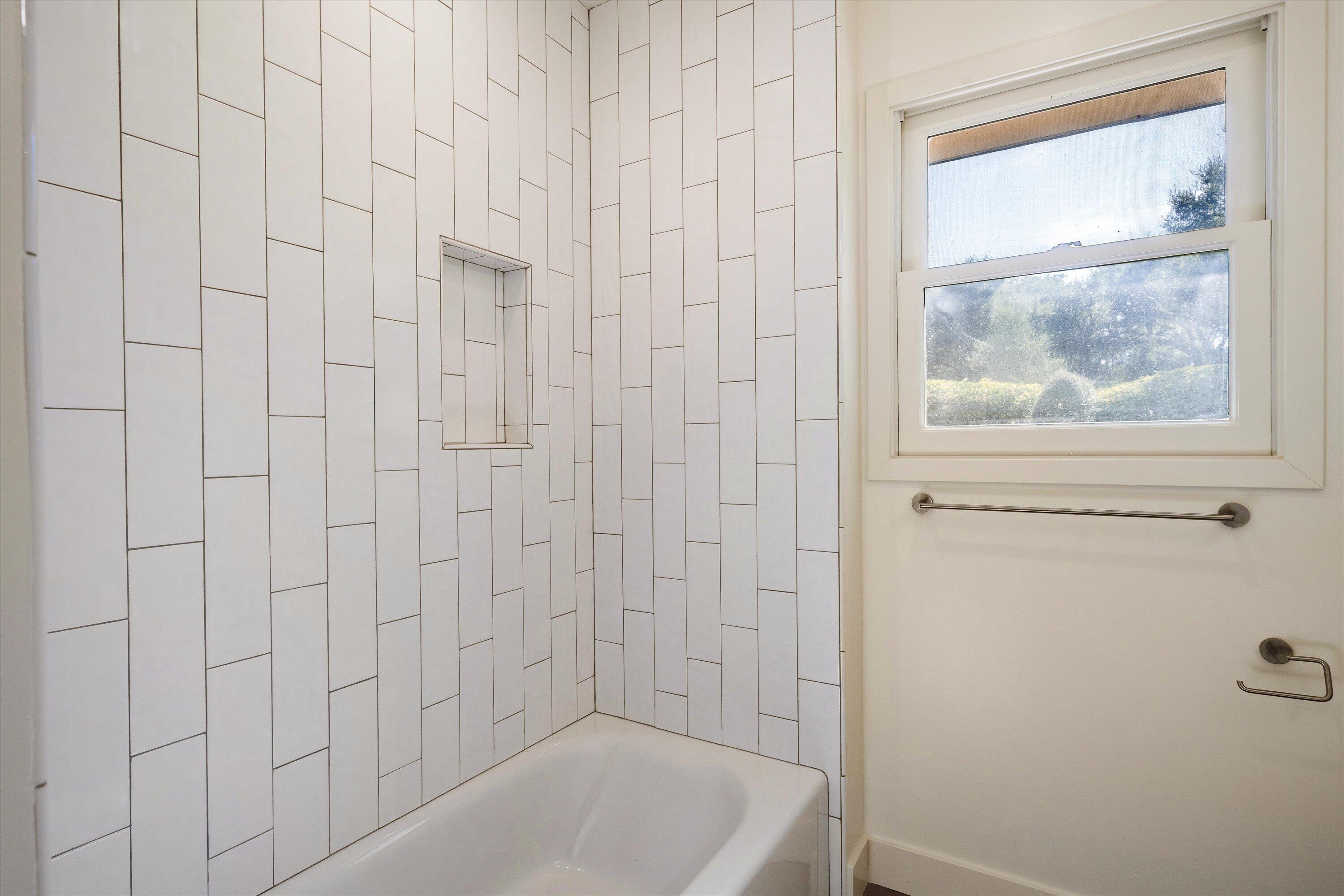 579 Hot Springs Road Montecito, CA 93108 - Photo 18 of 28 Hall Bath