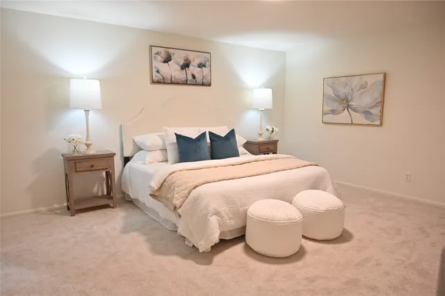 $189,900 | 624 South Ripple Creek Drive, Unit 624, Houston, TX 77057