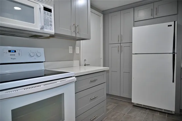 $189,900 | 624 South Ripple Creek Drive, Unit 624, Houston, TX 77057