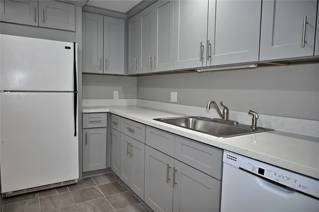 $189,900 | 624 South Ripple Creek Drive, Unit 624, Houston, TX 77057